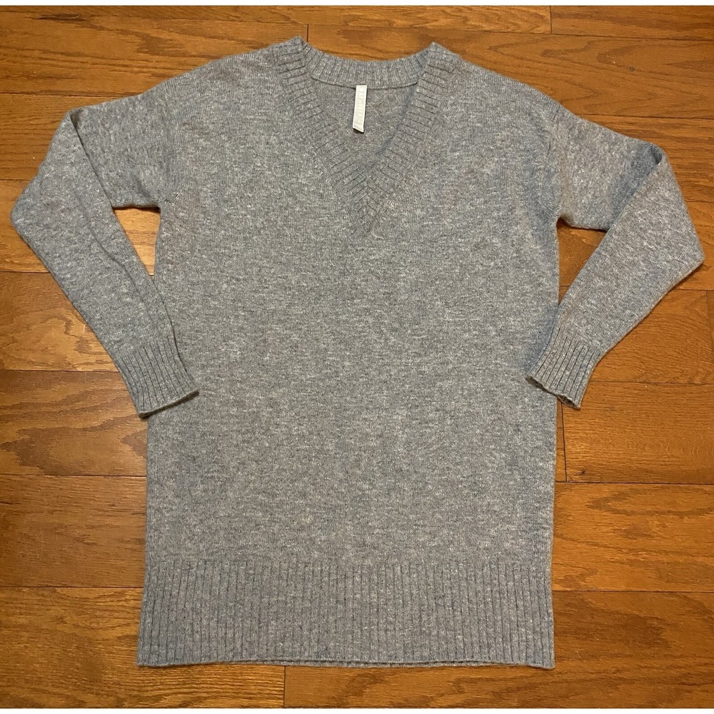 ATHLETA Gray Cashmere Blend Cardigan Sweater Small Excellent Condition 32x21.5